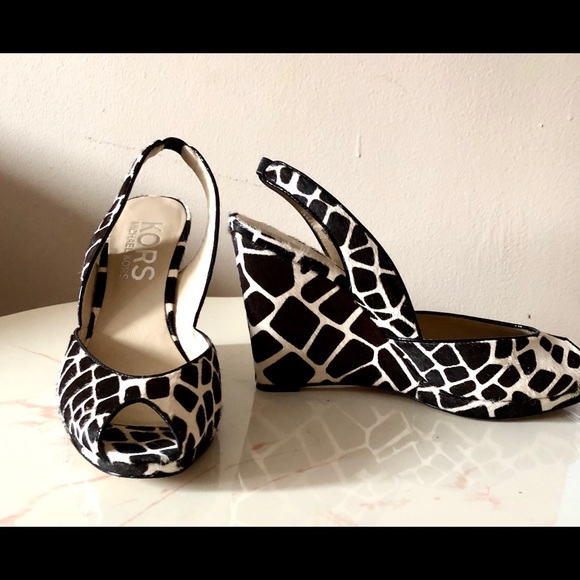 Michael Kors Giraffe Print Wedge Sandals - Picture 1 of 4